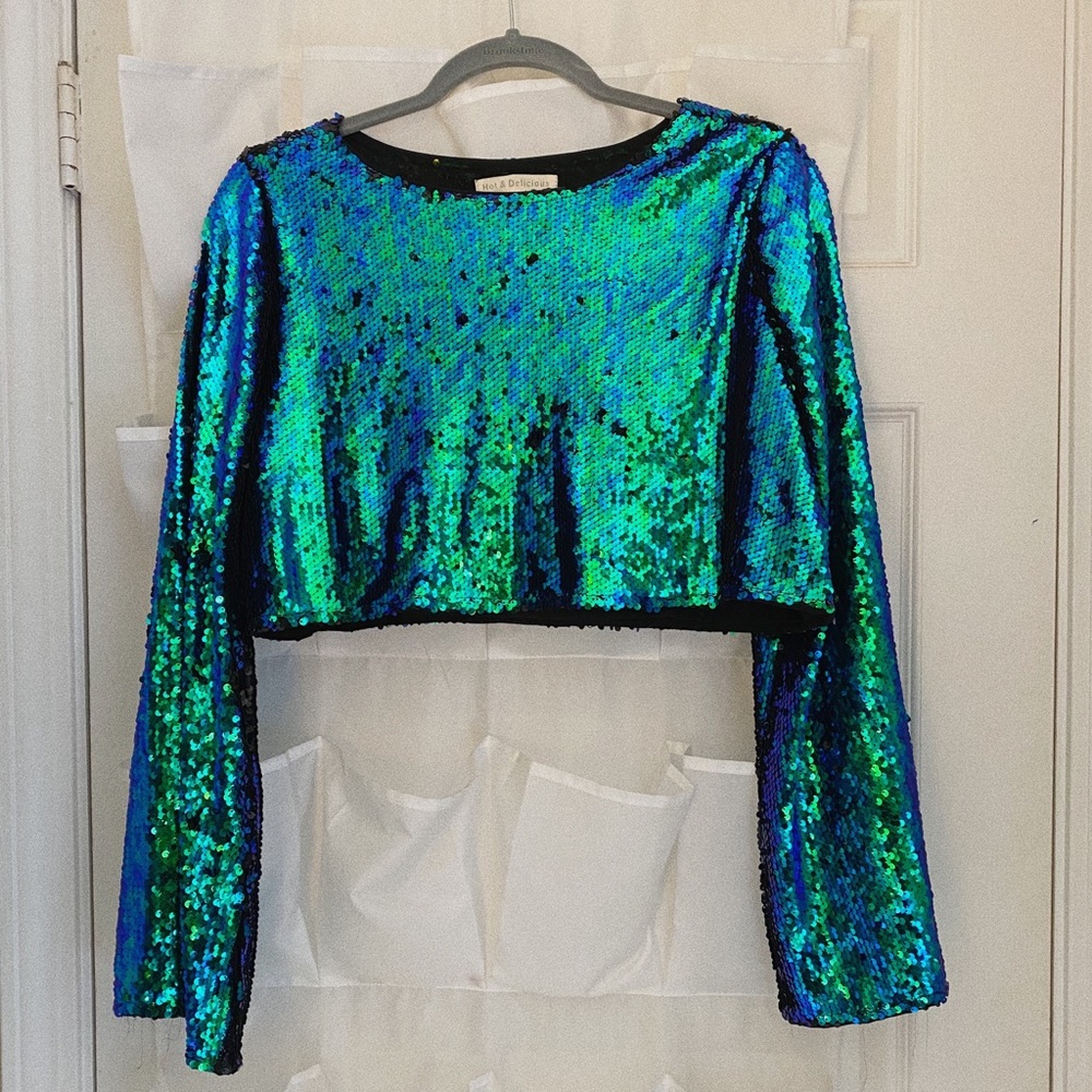 Fashion Nova: Teal/Black Sequin Crop Top